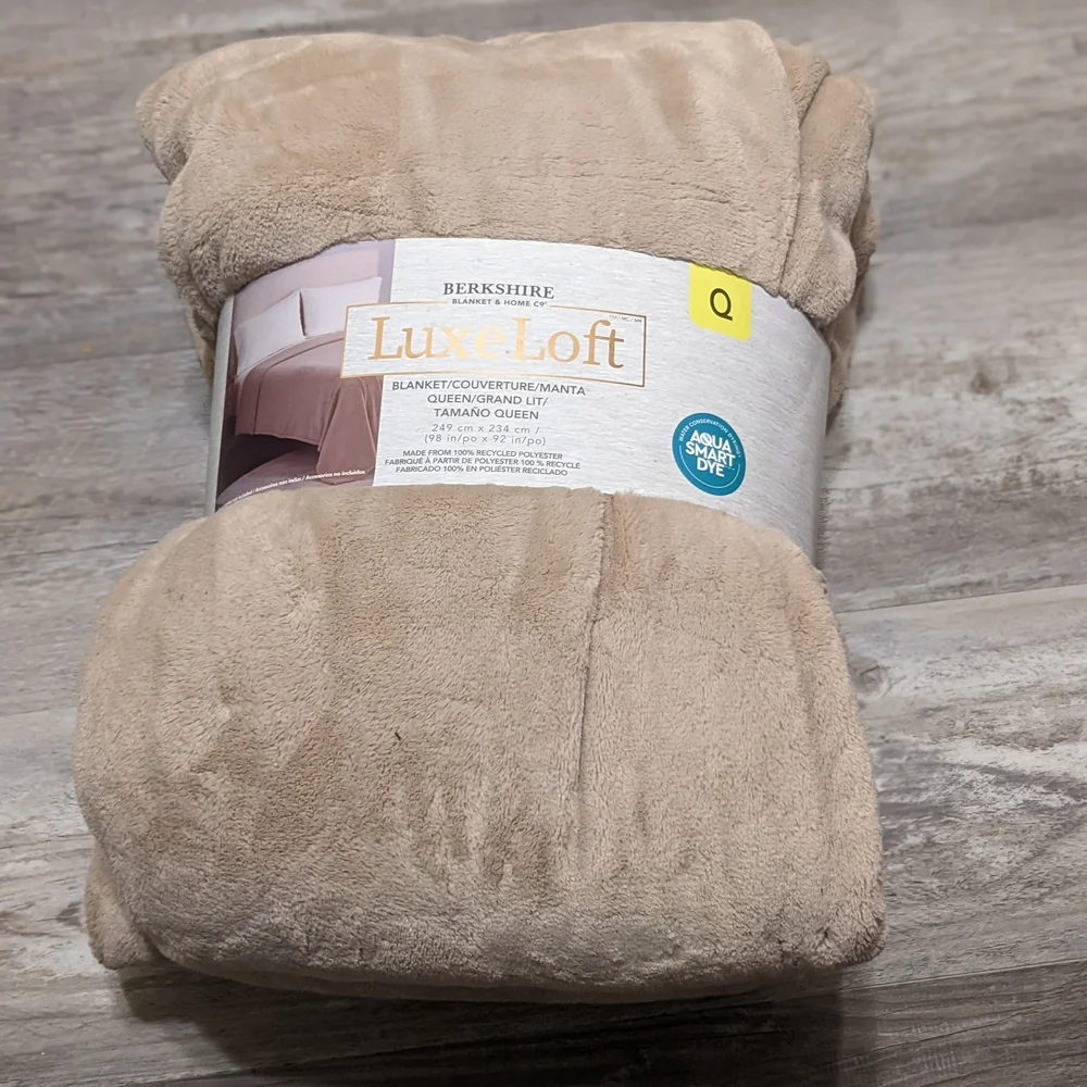 Berkshire LuxeLoft Plush Beige Blanket - Picture 1 of 3